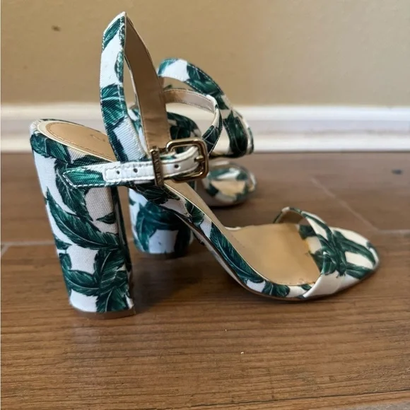 🌿 Gianni Bini Tropical Block Heel Sandals 🌿 - Picture 2 of 6